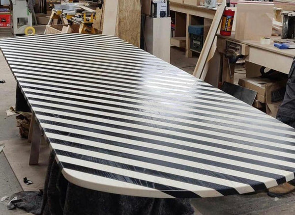 Aslant striped table