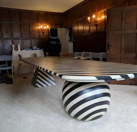 Aslant striped table